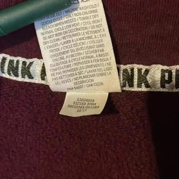 PINK Sweatshirt Women’s Medium Maroon Spellout 1/4 Zip Kangaroo Pouch - Picture 8 of 9